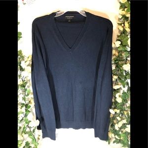 Banana Republic men’s long sleeve V neck sweater